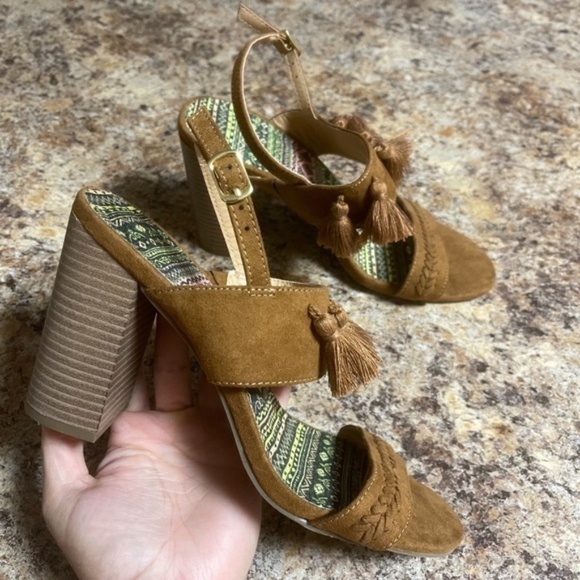Altar'd State Brown Pom Pom Pump Heels Women Size 8 - Picture 1 of 8